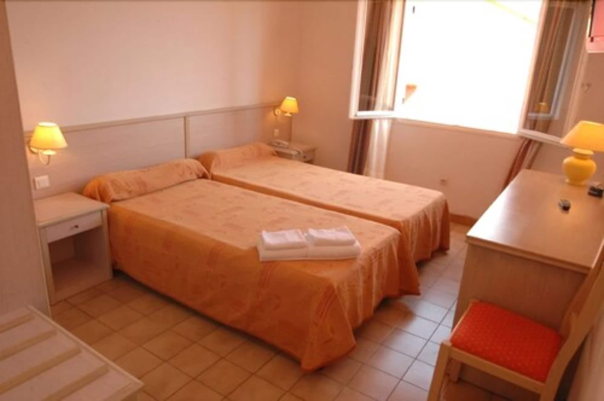 Hotel Residence San Pieru Tarcu ภายนอก รูปภาพ